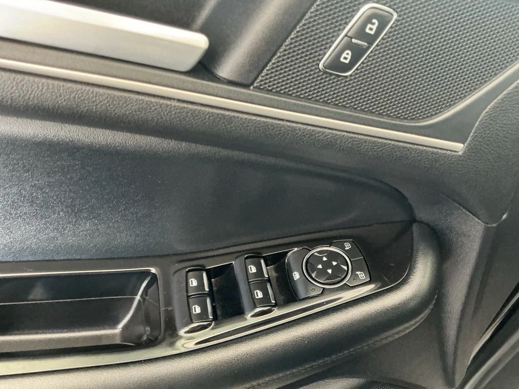 Used 2020 Black Ford SEL image 15
