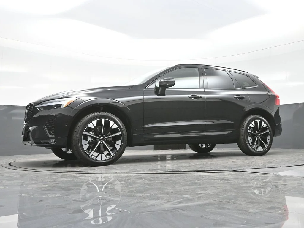 2026 Volvo XC60 Plus - Photo 11
