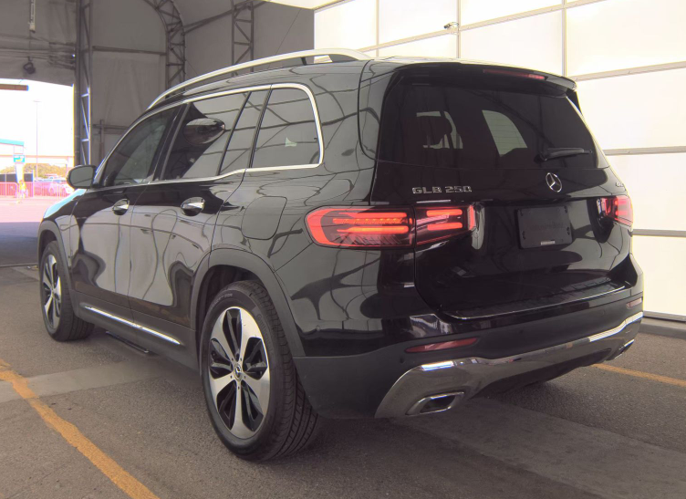 Used 2025 Black Mercedes-Benz GLB 250 image 4