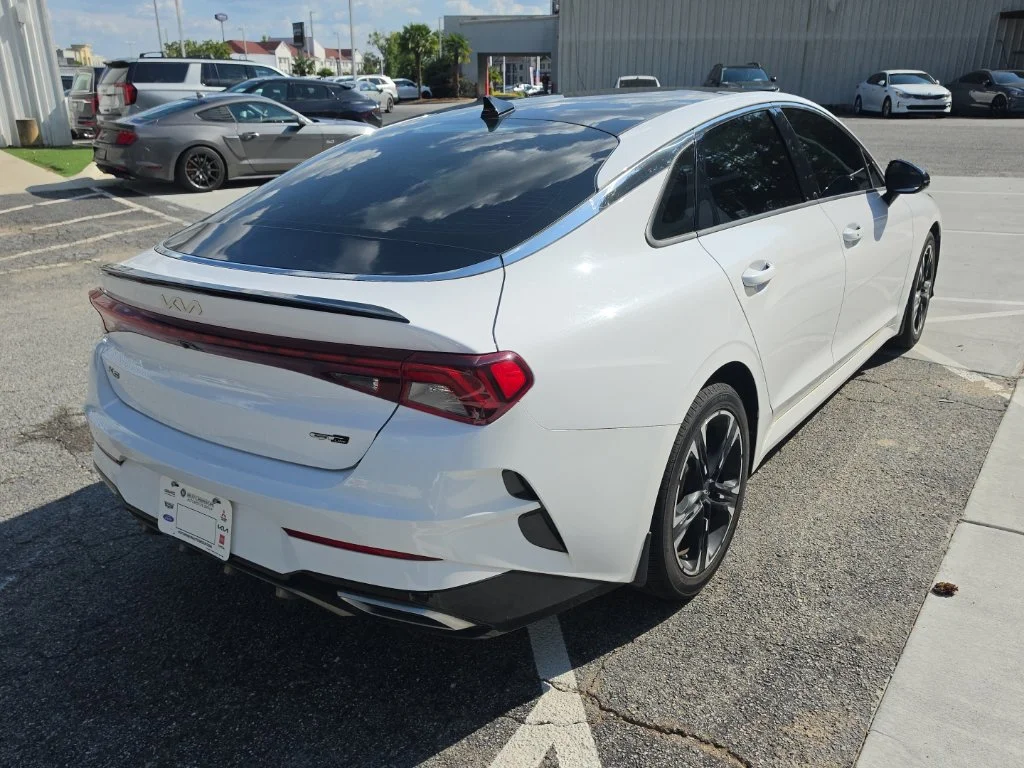 Used 2022 White Kia GT-Line image 7