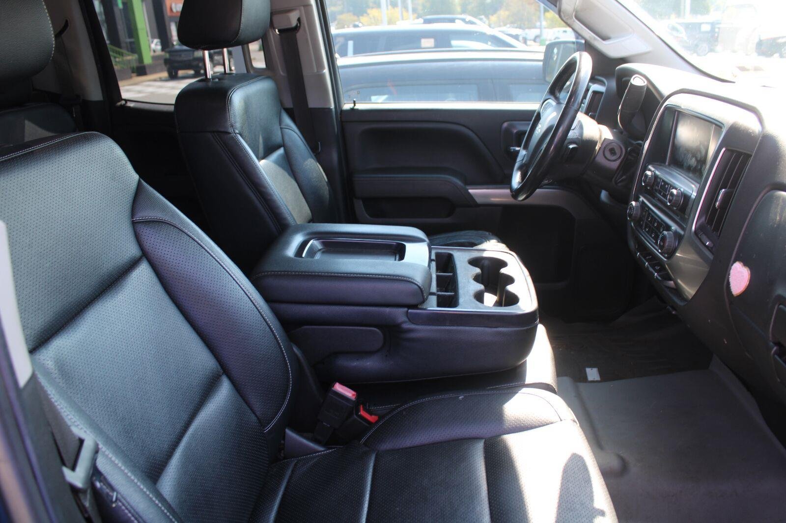 Used 2019 Graphite Metallic Chevrolet LT image 4