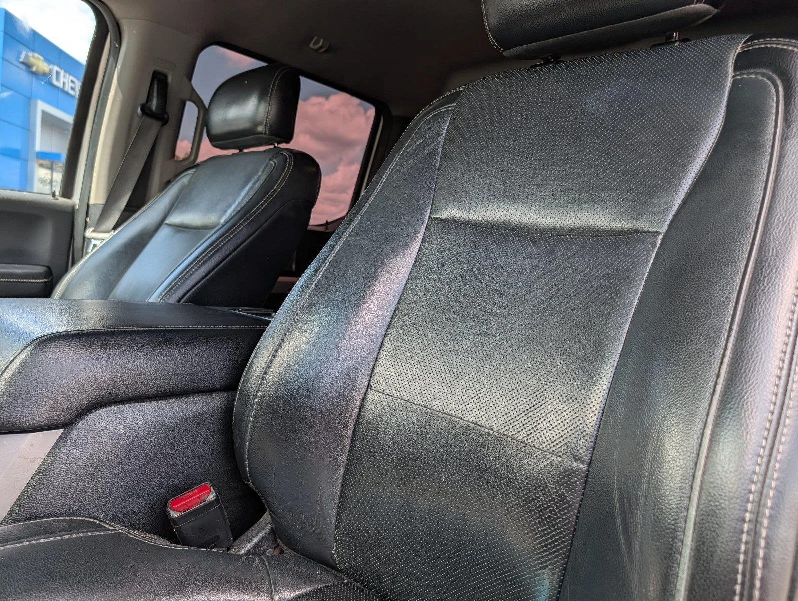 Used 2017 White Platinum Metallic Tri-Coat Ford Lariat image 13