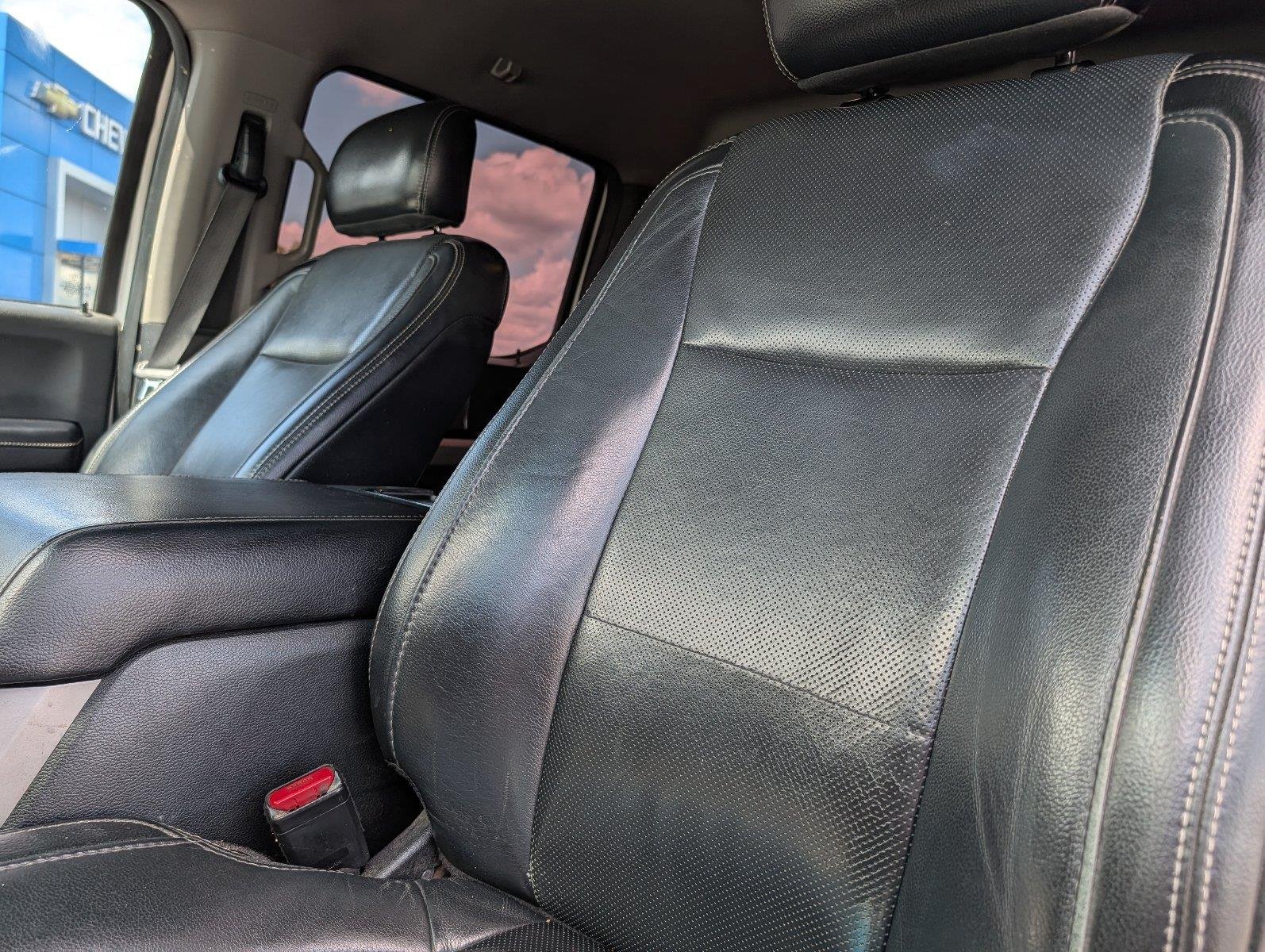 Used 2017 White Platinum Metallic Tri-Coat Ford Lariat image 13