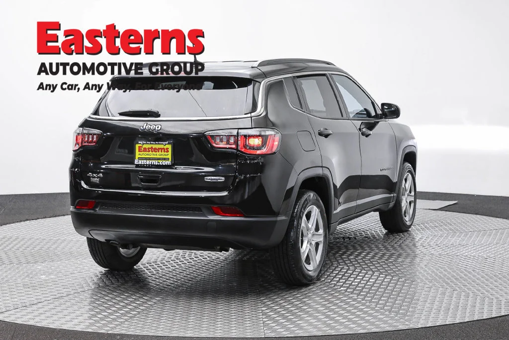 Used 2023 Black Jeep Latitude image 5