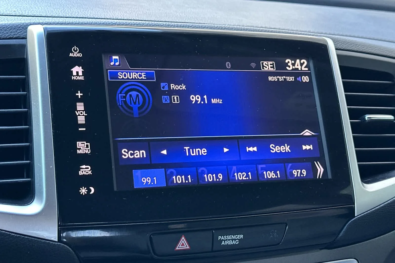 Used 2018  Honda EX image 19