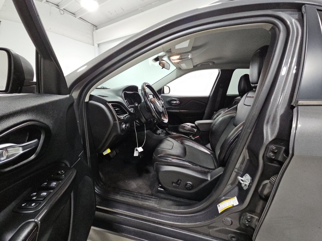 Used 2020 Granite Crystal Metallic Jeep Trailhawk image 5