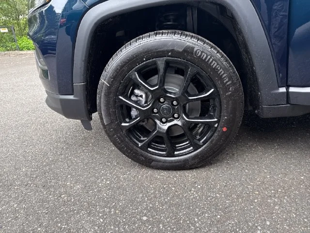 New 2026 Fathom Blue Pearl-Coat Exterior Paint Jeep Latitude image 27