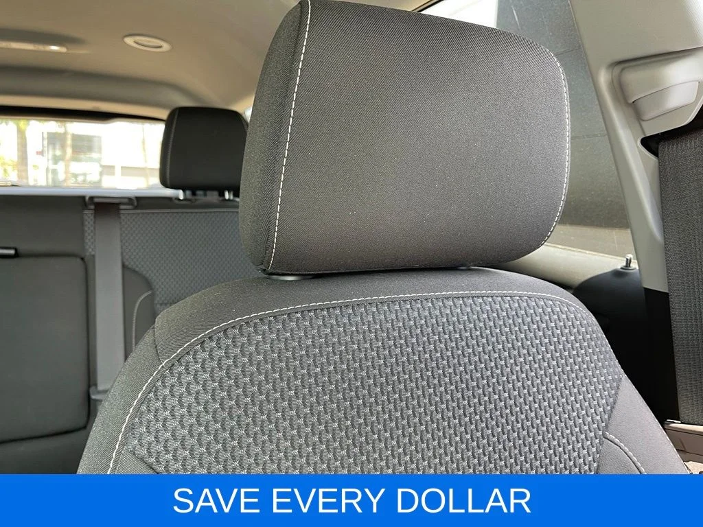 Used 2023 White GMC SLE image 21