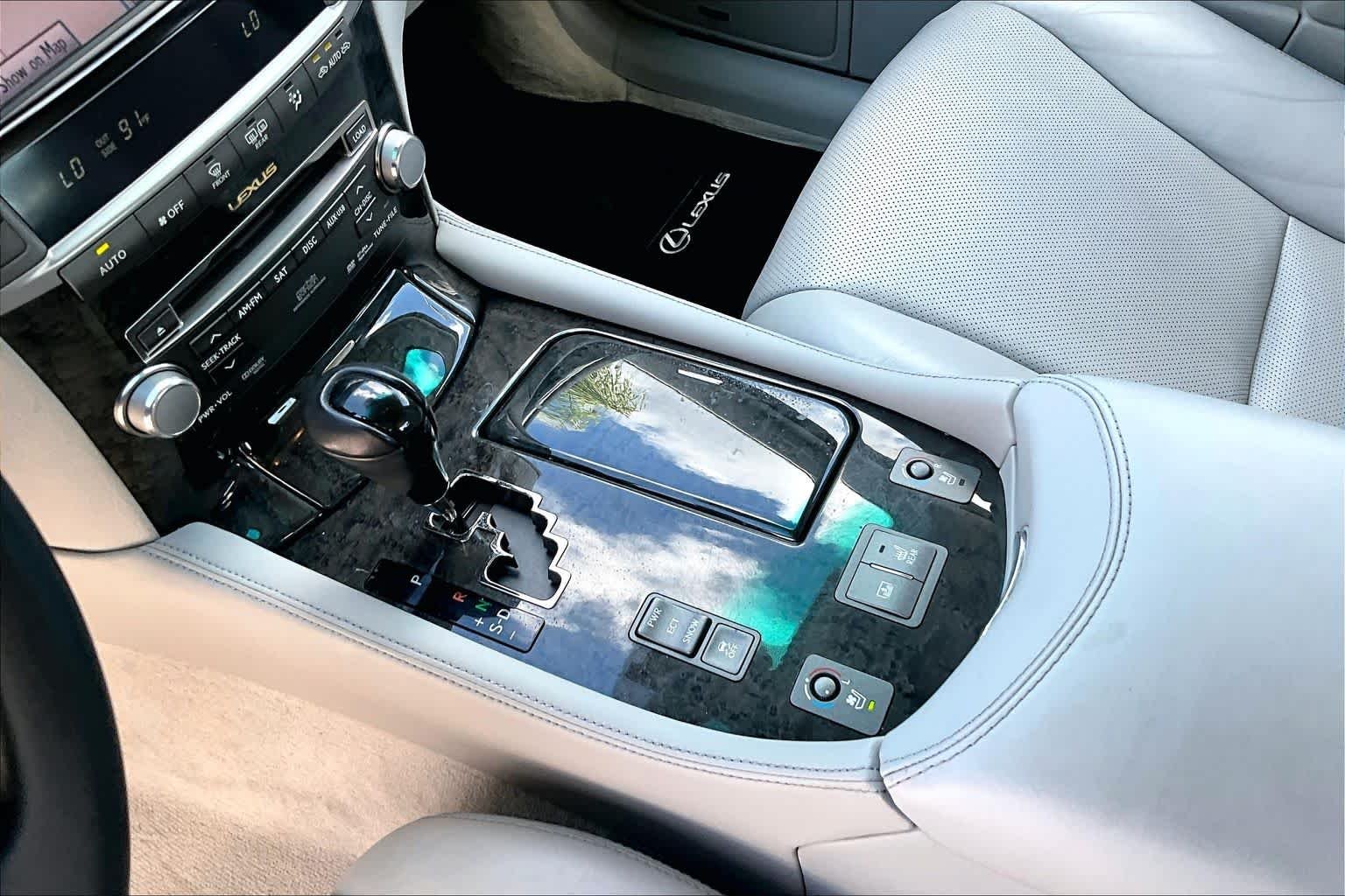 Used 2012 Obsidian Lexus  image 16