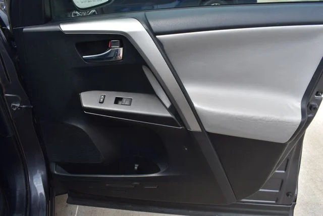 Used 2017 Gray Toyota XLE image 18