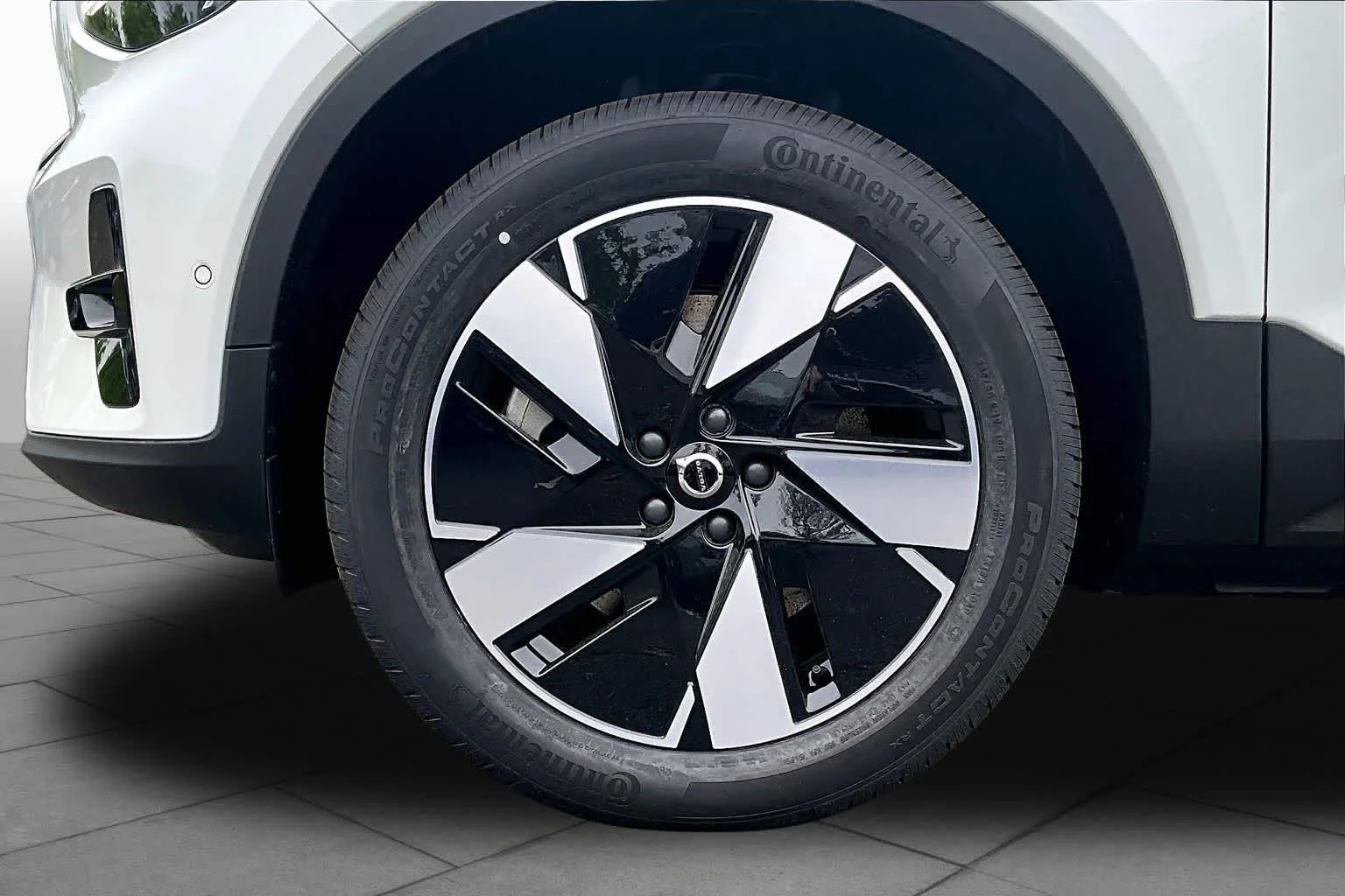 New 2026 WHITE Volvo Plus image 16