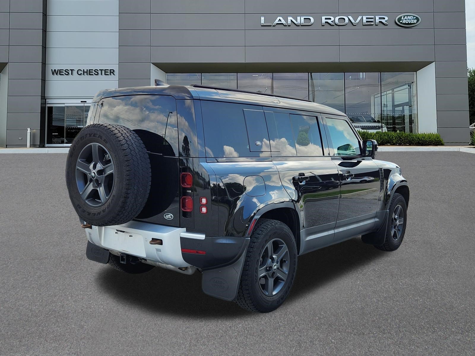 Certified Used 2023 Santorini Black Metallic Land Rover S image 4