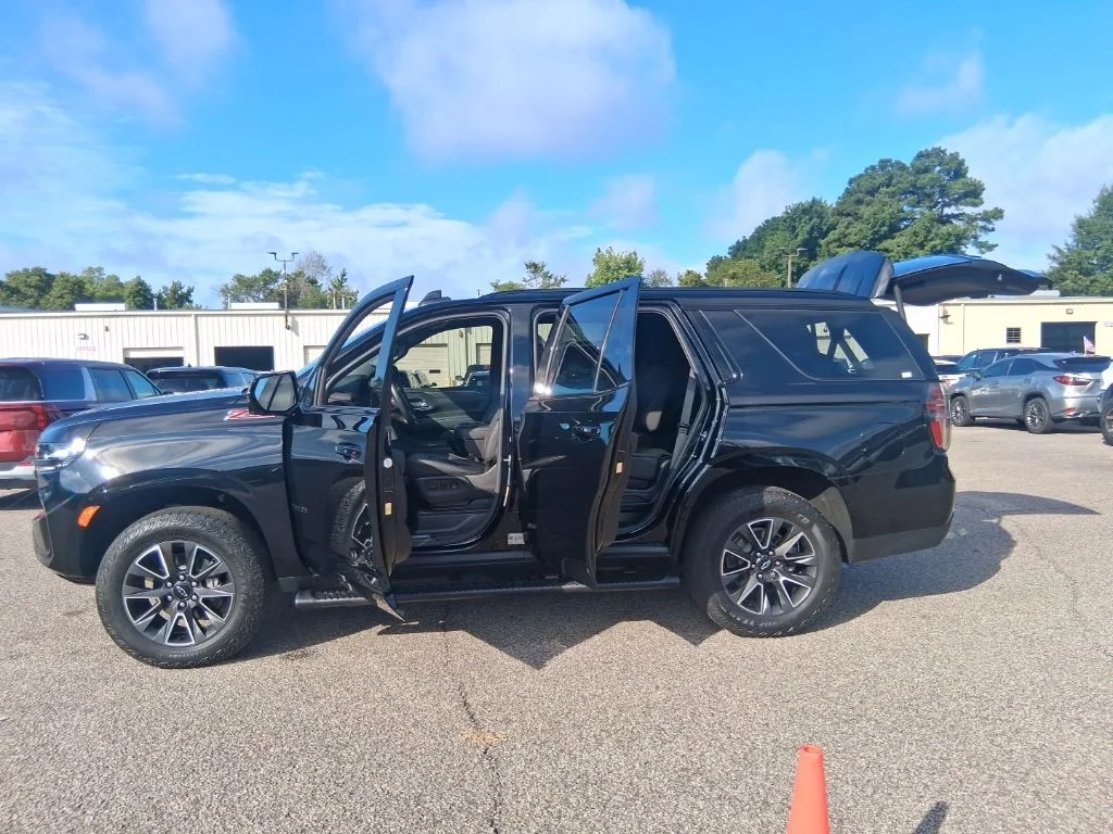 Used 2023 Black Chevrolet Z71 image 22