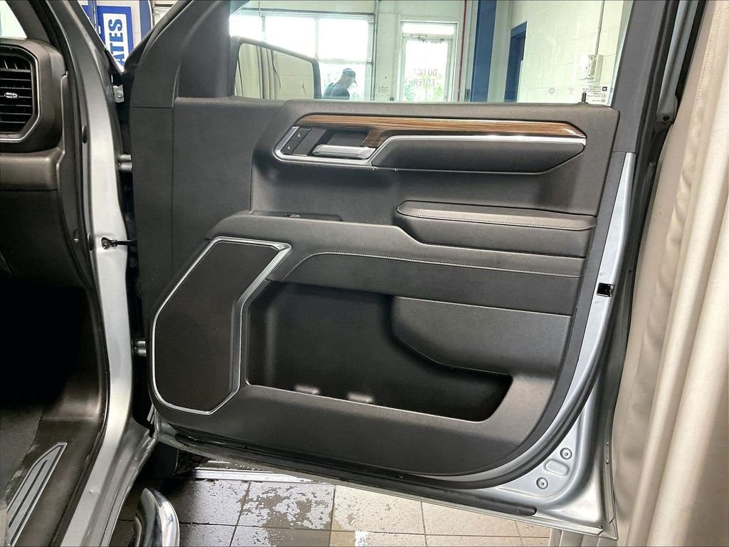 Used 2023 Gray Chevrolet LT image 12
