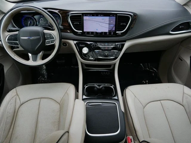 Used 2021 Brilliant Black Crystal Pearlcoat Chrysler Limited image 15