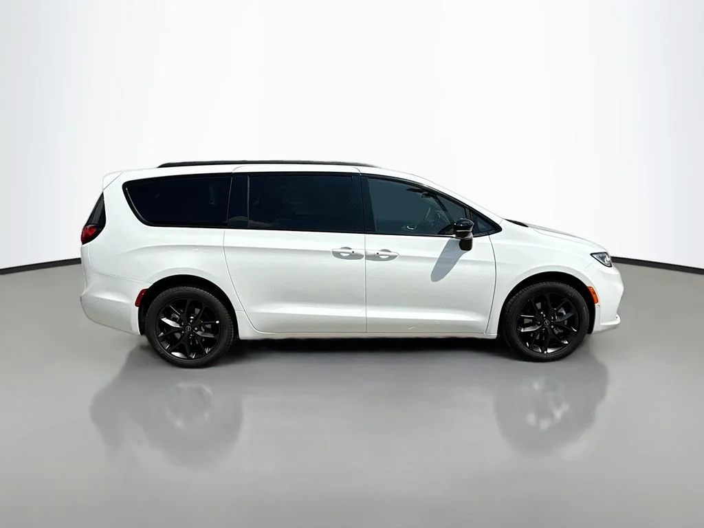 New 2026 Bright White Clearcoat Chrysler Limited image 3