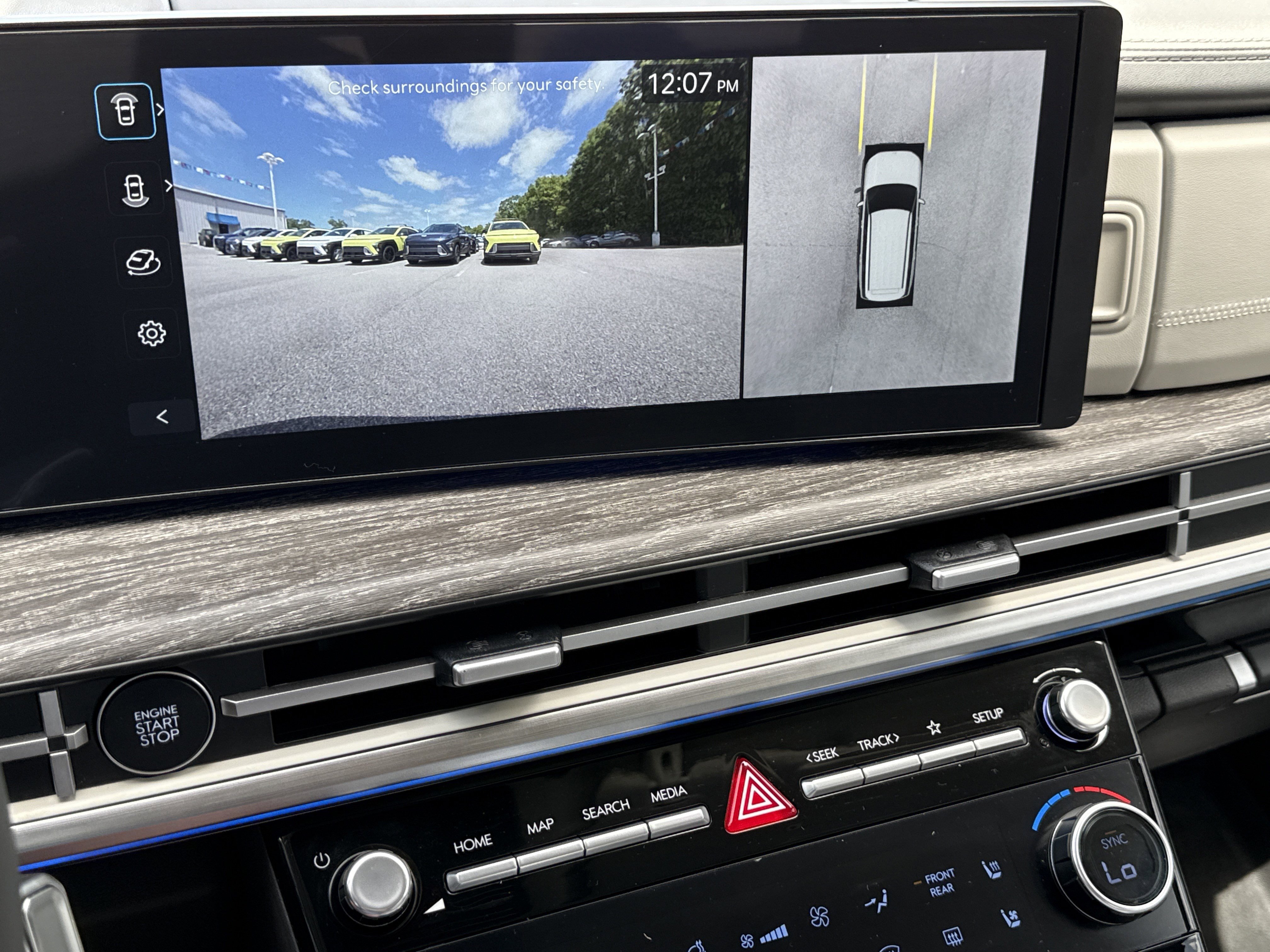 Used 2025 Serenity White Hyundai  image 32