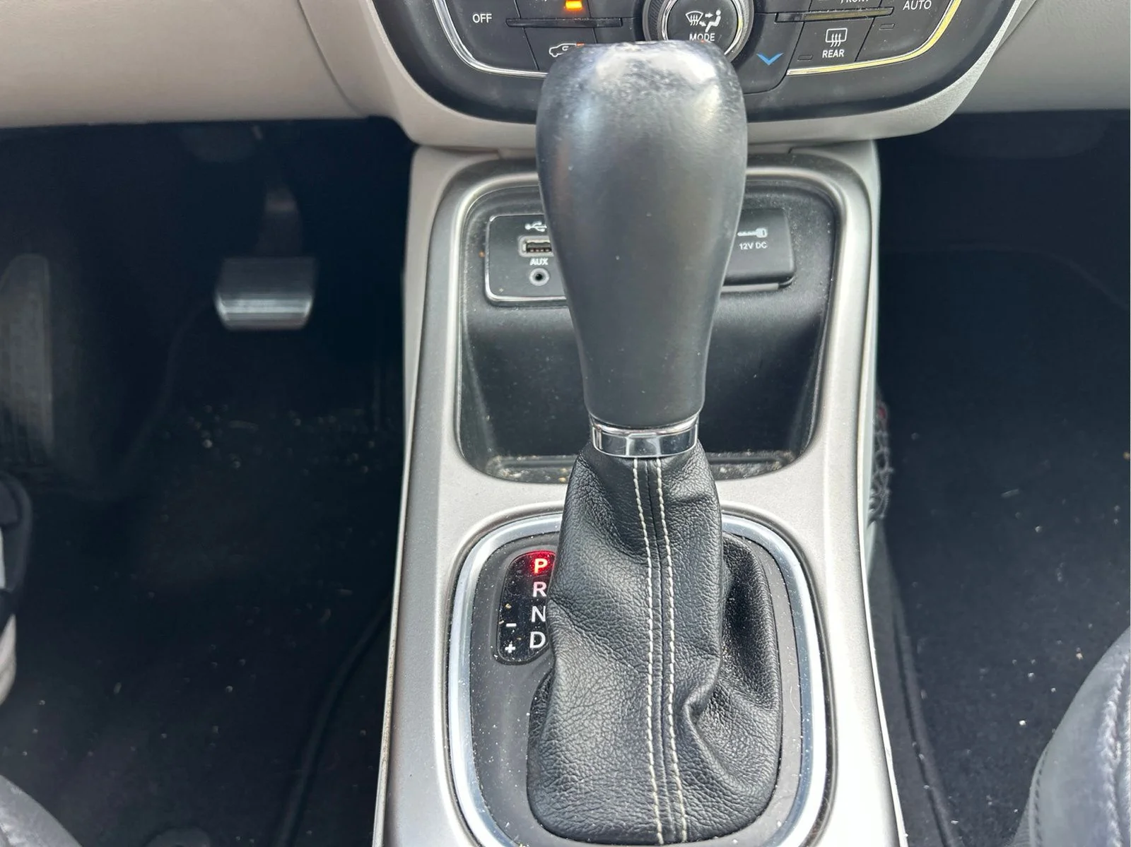 Used 2020 White Clearcoat Jeep Latitude image 18