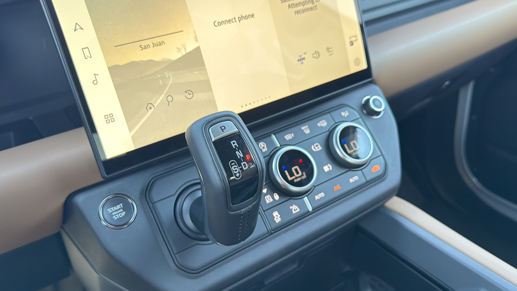 New 2026 Fuji White Land Rover X-Dynamic SE image 21
