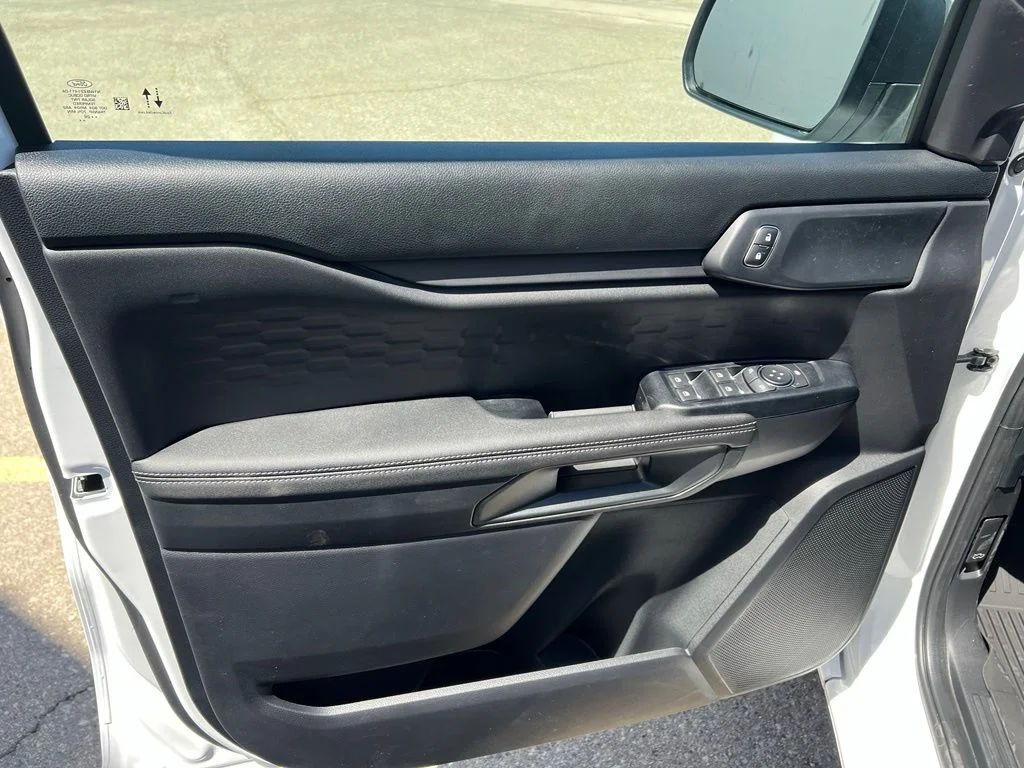 New 2026 Oxford White Ford XLT image 9