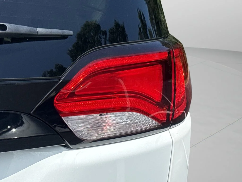 Used 2023 White Chrysler LX image 19