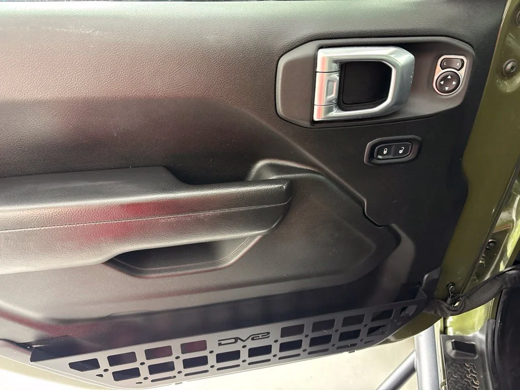 Used 2022 Green Jeep Sport image 28