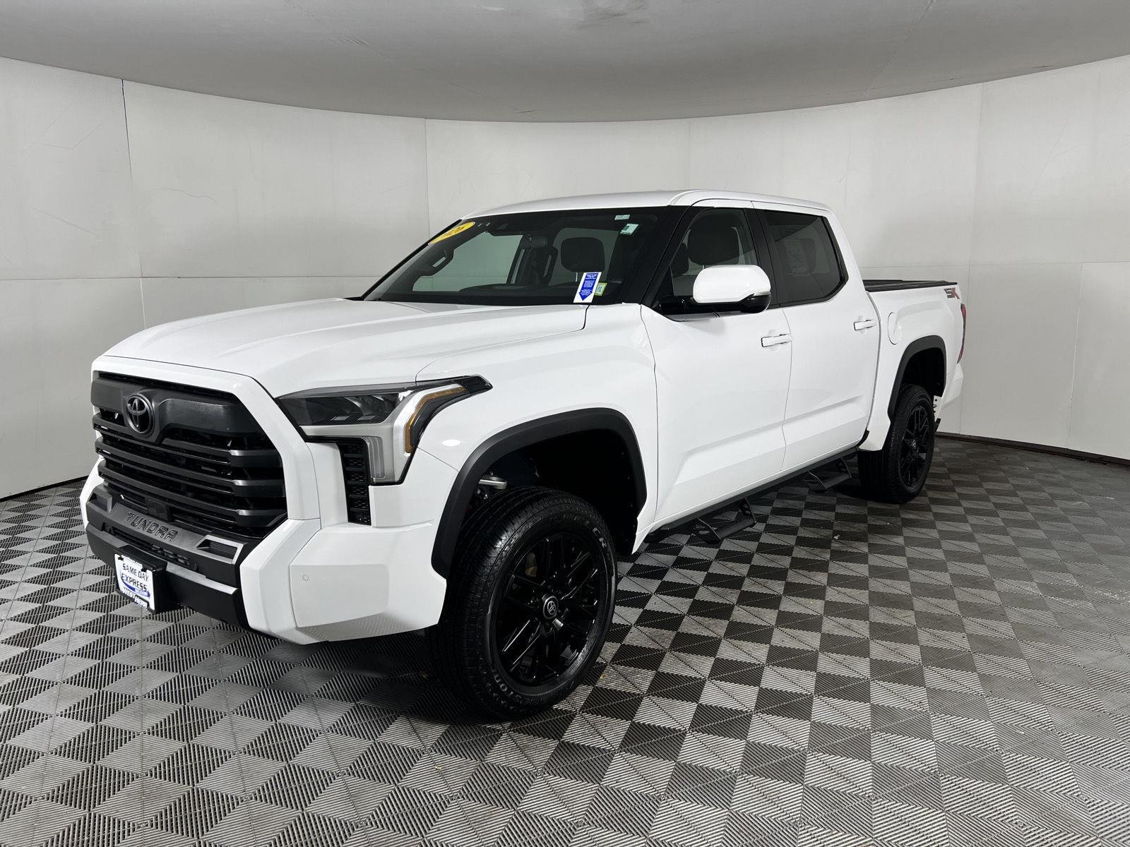Used 2026 Ice Cap Toyota SR5 image 5