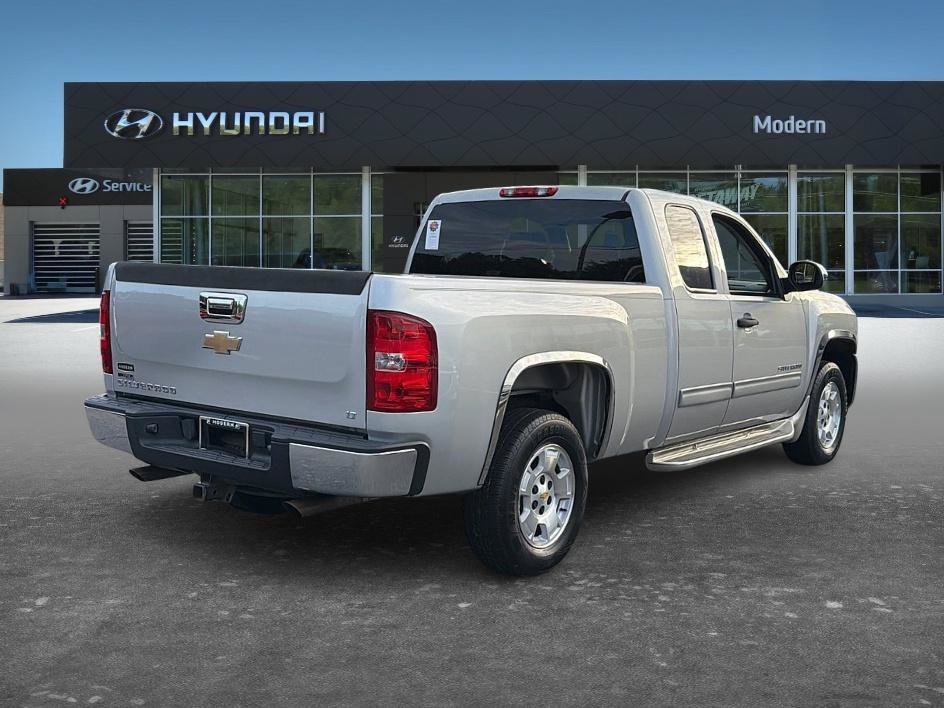 Used 2010 Sheer Silver Metallic Chevrolet LT image 4