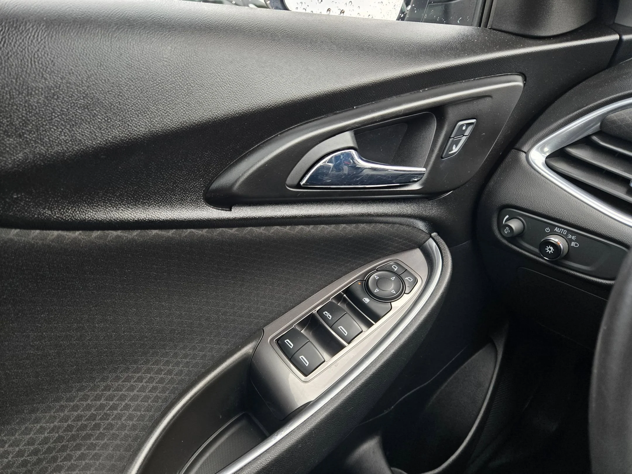 Used 2016 Silver Ice Metallic Chevrolet LT image 21