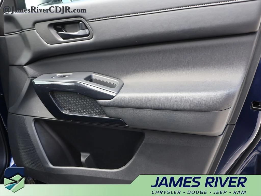 Used 2025 Blue Nissan SV image 8