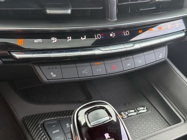 Used 2025 White Cadillac Sport image 27