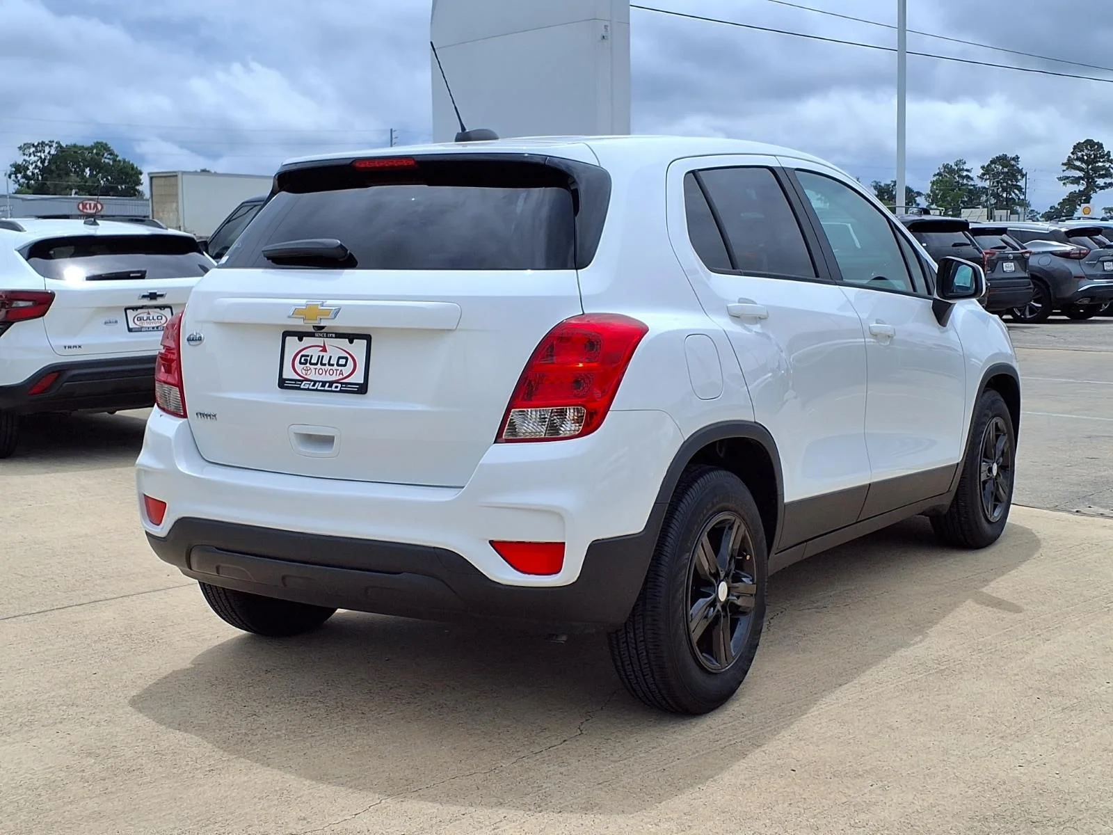 Used 2022 White Chevrolet LS image 6