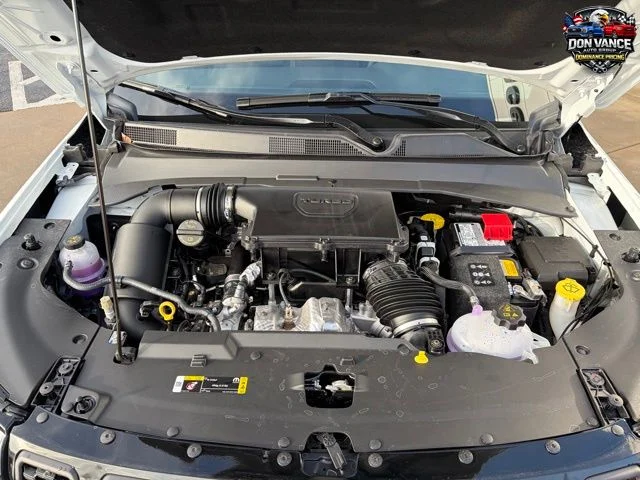 New 2026 Bright White Clearcoat Jeep Latitude image 18
