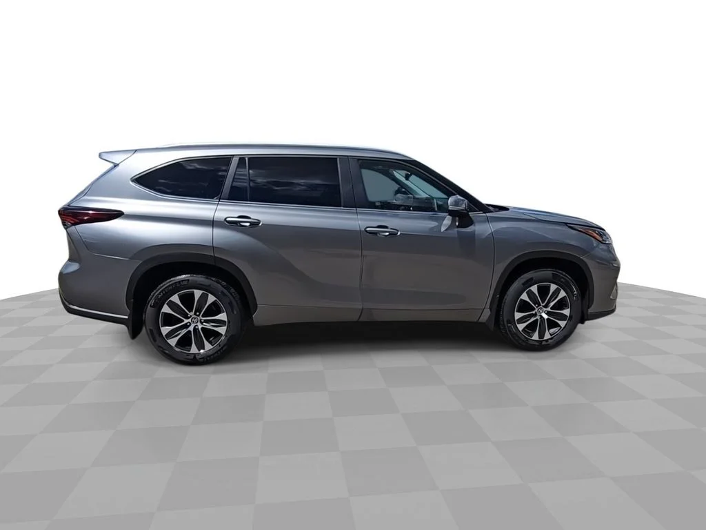 Used 2026  Toyota XLE image 9