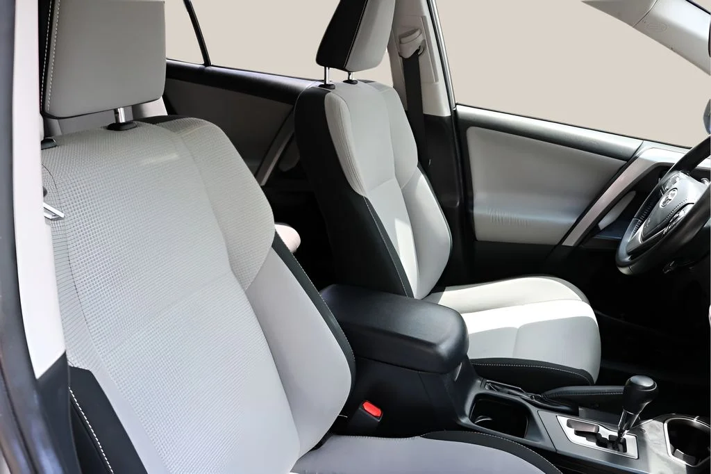 Used 2017 Silver Toyota XLE image 21