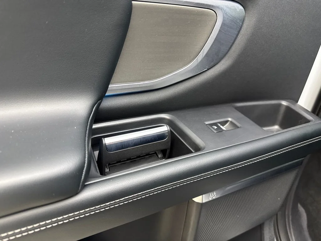 Used 2025 Silver Ford Platinum image 38