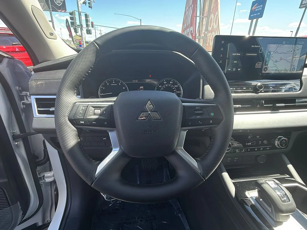 New 2026 White Diamond Mitsubishi LE image 16