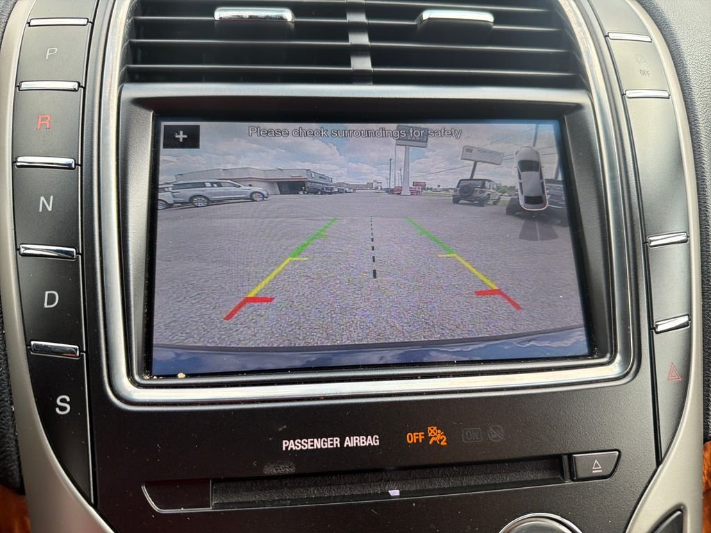 Used 2019 Black Lincoln Select image 23