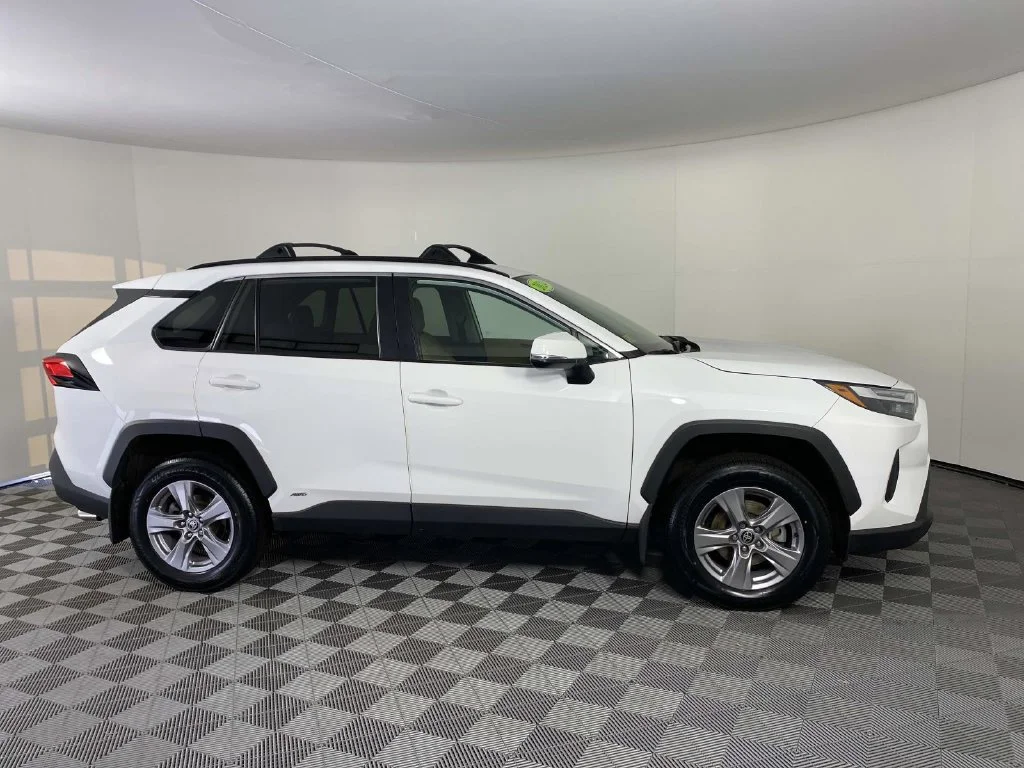 Used 2024 Ice Toyota XLE image 10