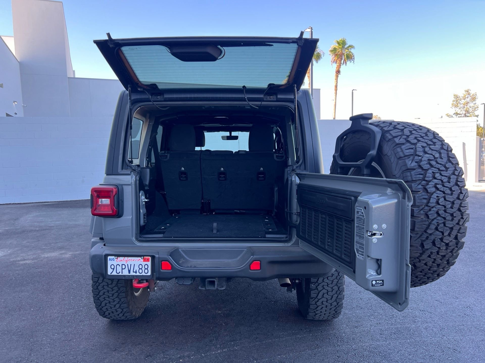 Used 2022 Gray Jeep Unlimited Rubicon image 16