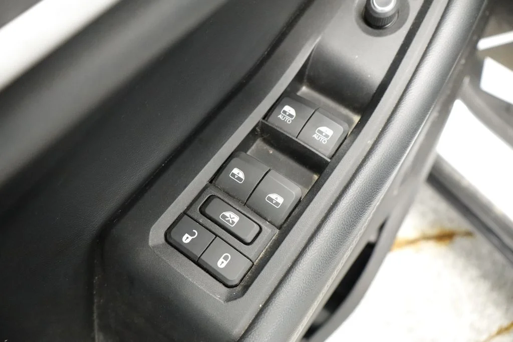 Used 2022 White Jeep Limited image 28
