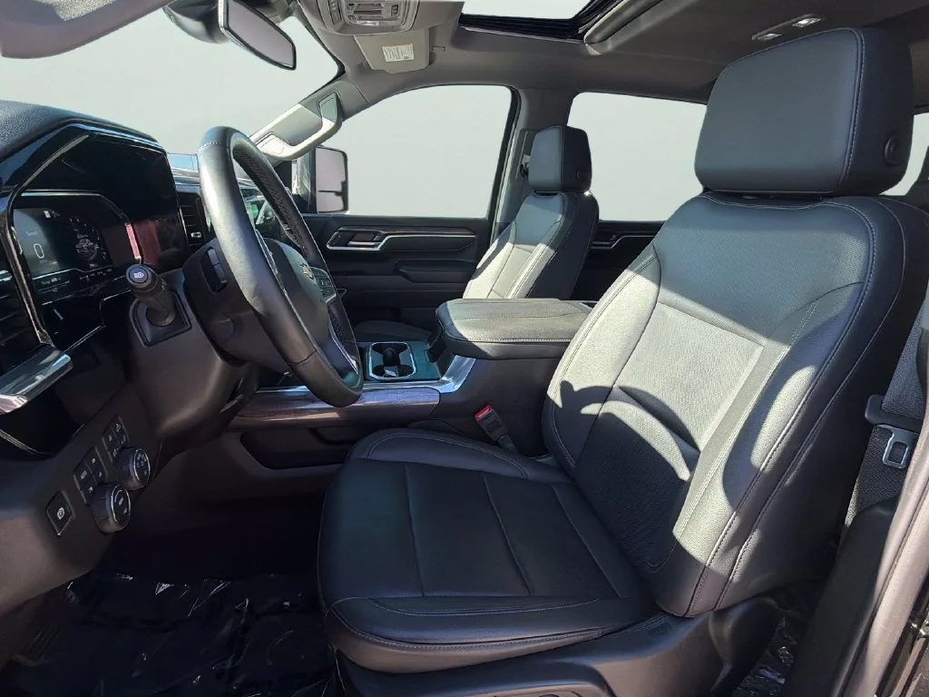2025 Chevrolet Silverado 3500HD LTZ - Photo 18