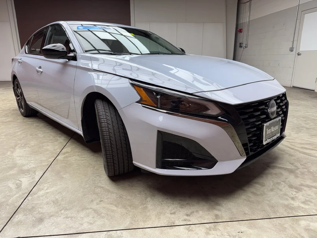 Certified Used 2023 Gray Sky Pearl Nissan 2.5 SR image 6
