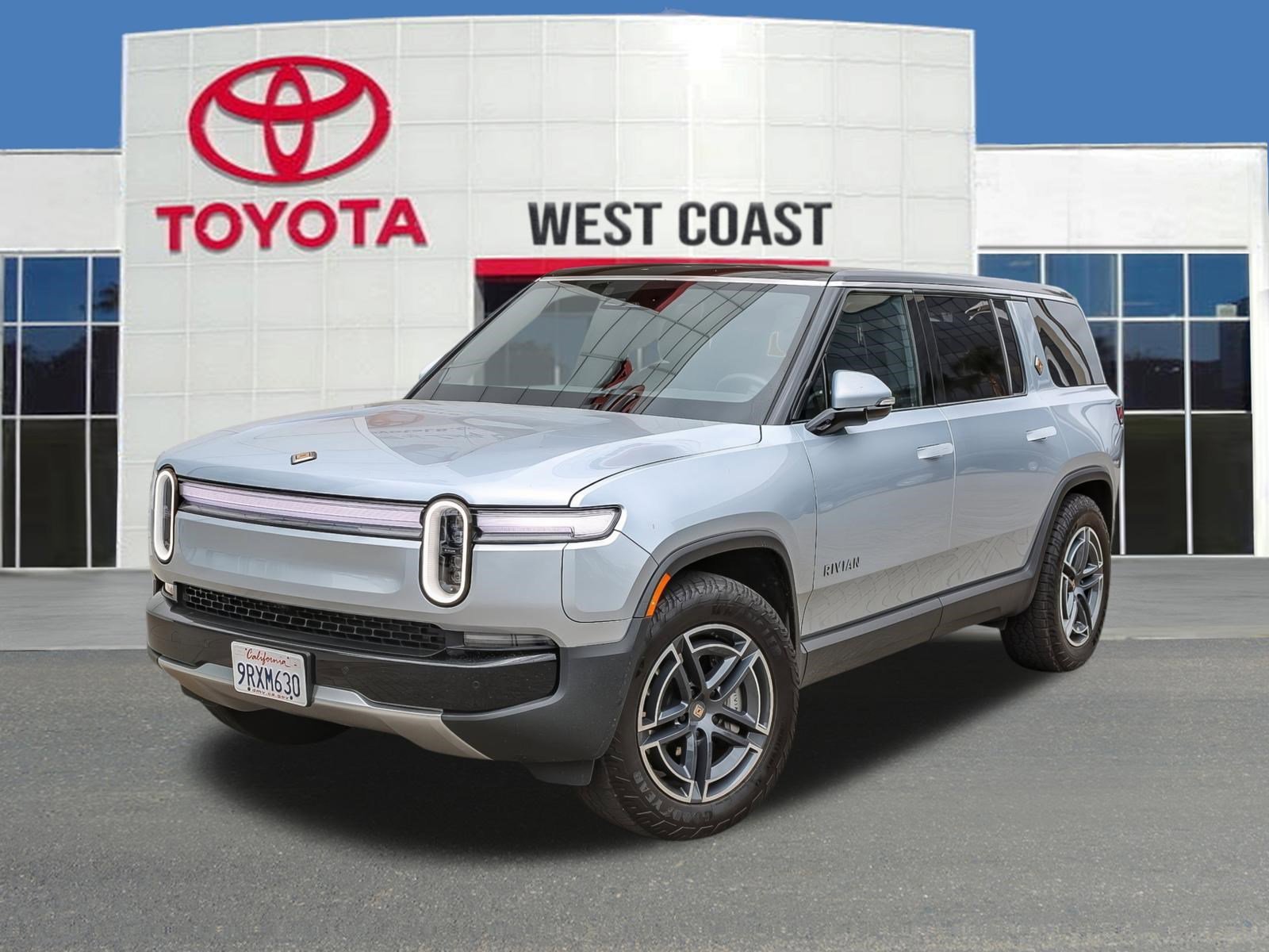2025 Rivian R1S Adventure Dual Standard's photo
