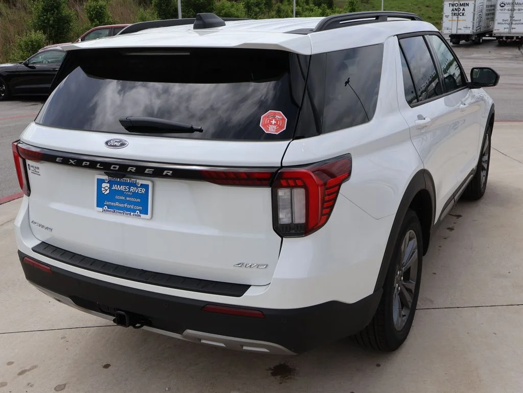 New 2026 Star White Metallic Tri-Coat Ford Active image 5