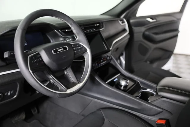 Used 2025 Silver Jeep Laredo X image 13