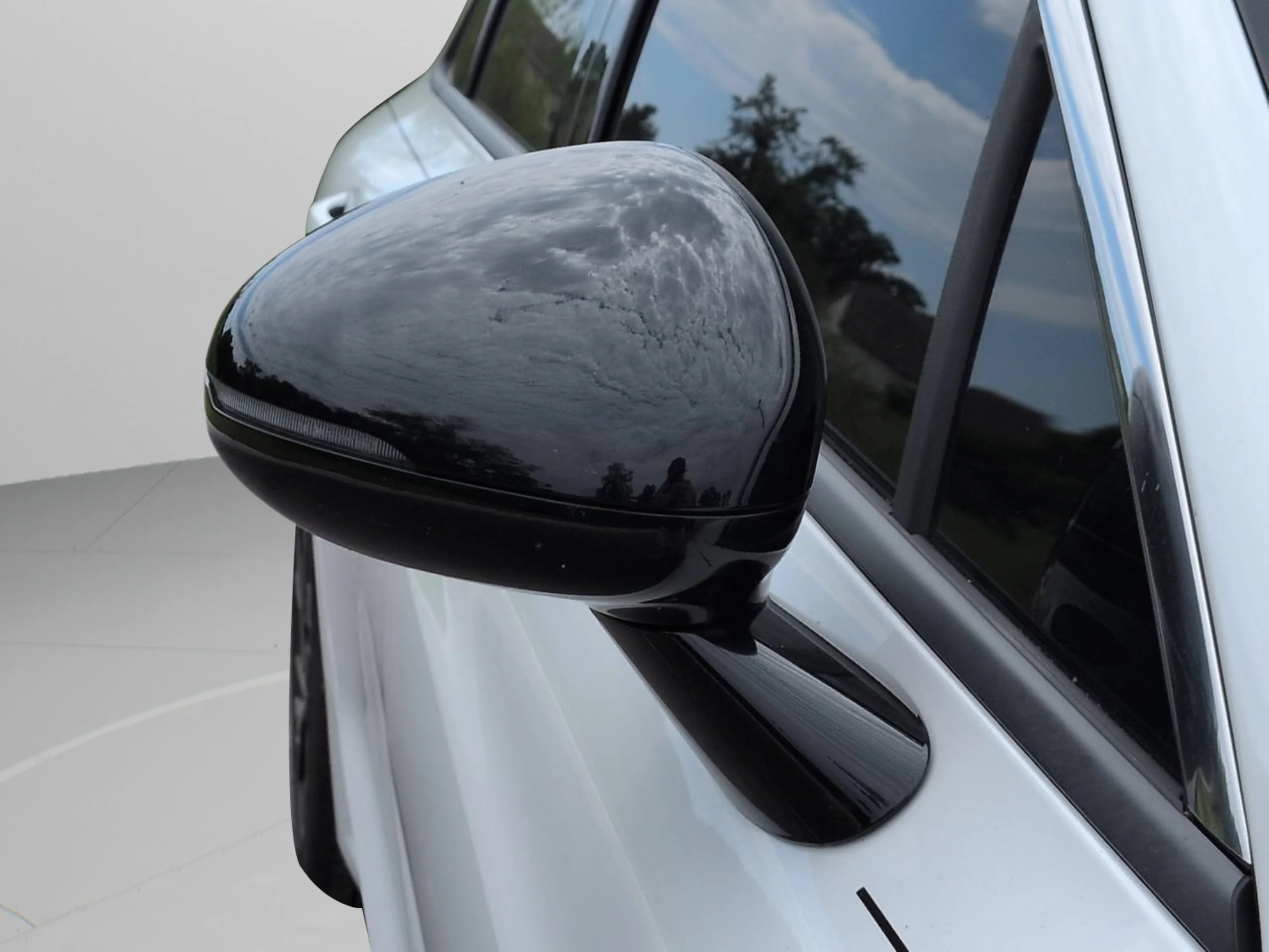 Used 2025 Snow White Pearl Kia GT-Line image 33