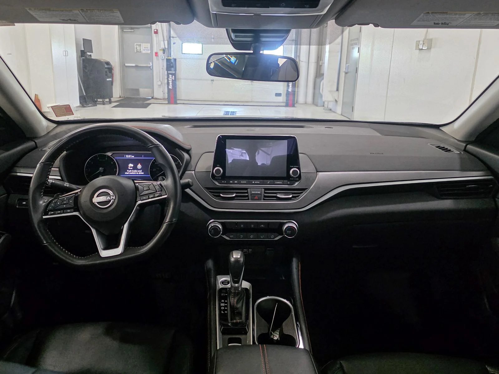 Used 2025 Black Nissan 2.5 SR image 24