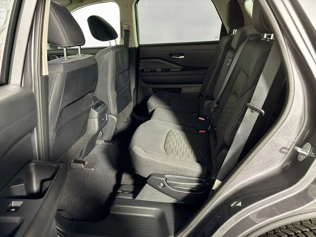 Used 2022 Gray Nissan SV image 19