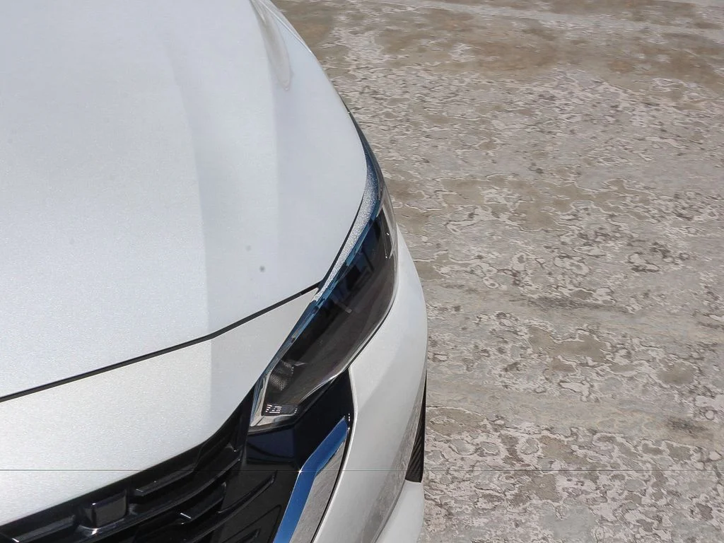 Used 2025 Aspen White Nissan SV image 11